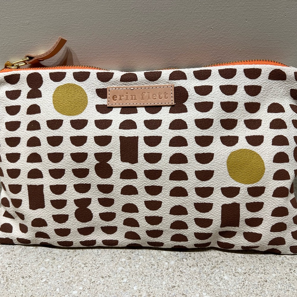 NWOT Erin Flett cosmetic and/or travel bag.